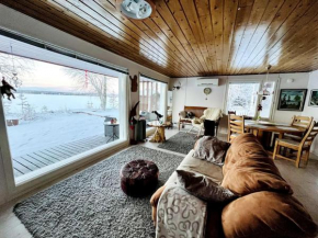 Lapland Sunrise Cottage with lakefront Sauna in Rovaniemi